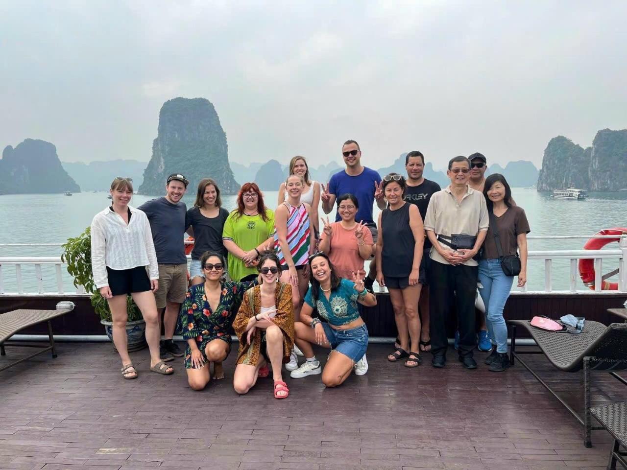 De Charm Ha Long Hotel Exteriör bild